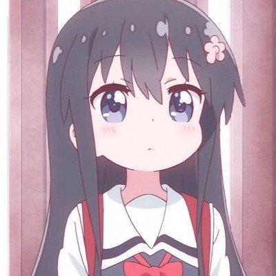 女孩太想念老人睡墓碑旁不愿走